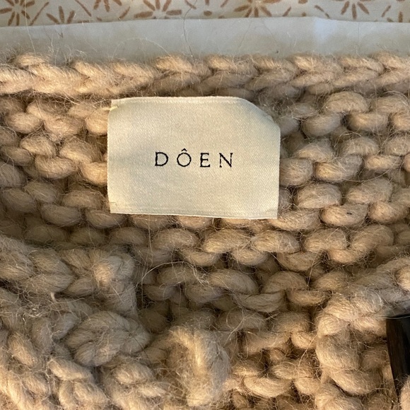 Doen Chunky Knit Tan Cardigan - Picture 2 of 3
